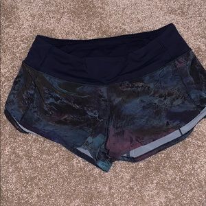 Lulu Lemon Speed Up Short 2.5” (size 4)